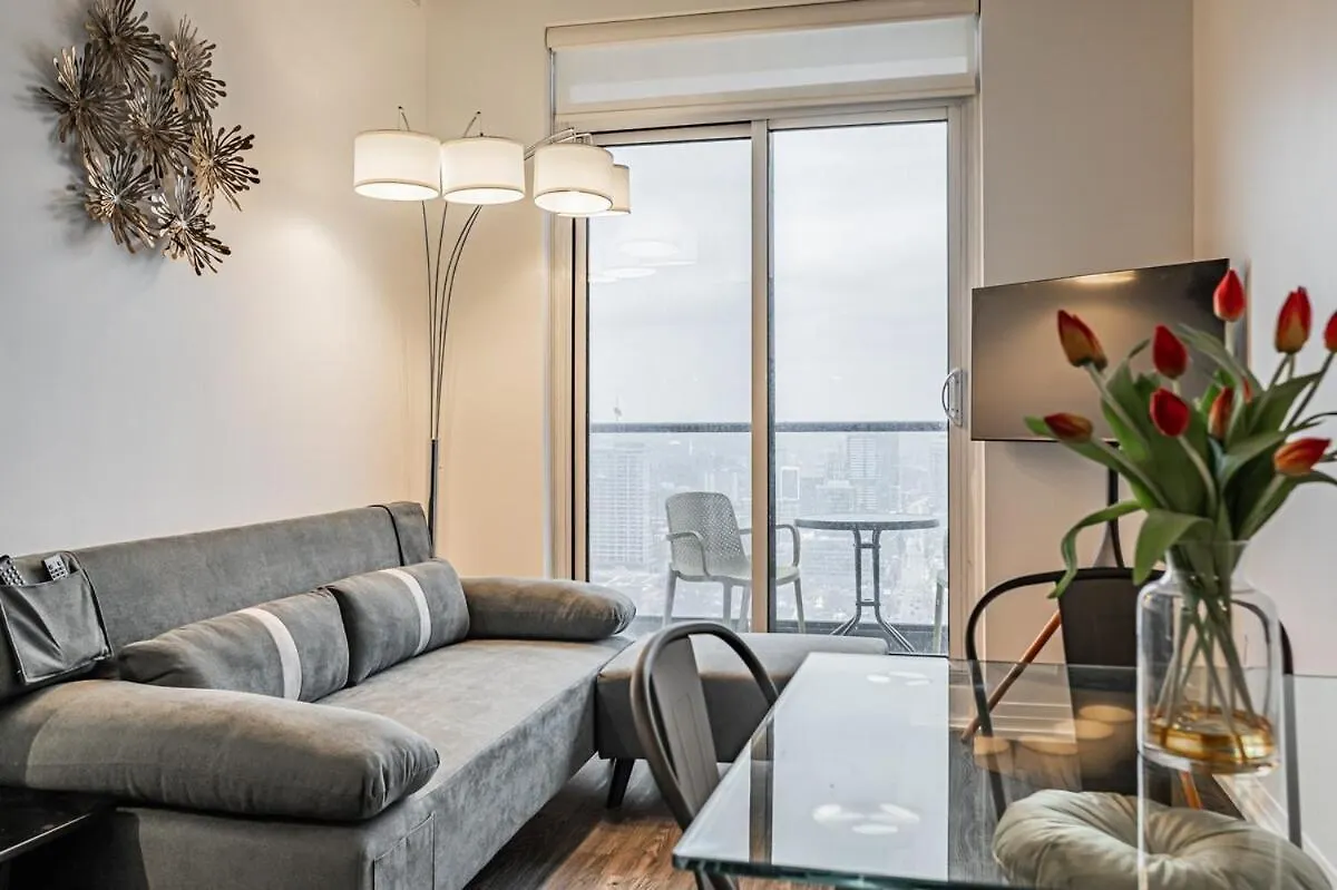 2Br Condo Close To Eaton Center Toronto Canada