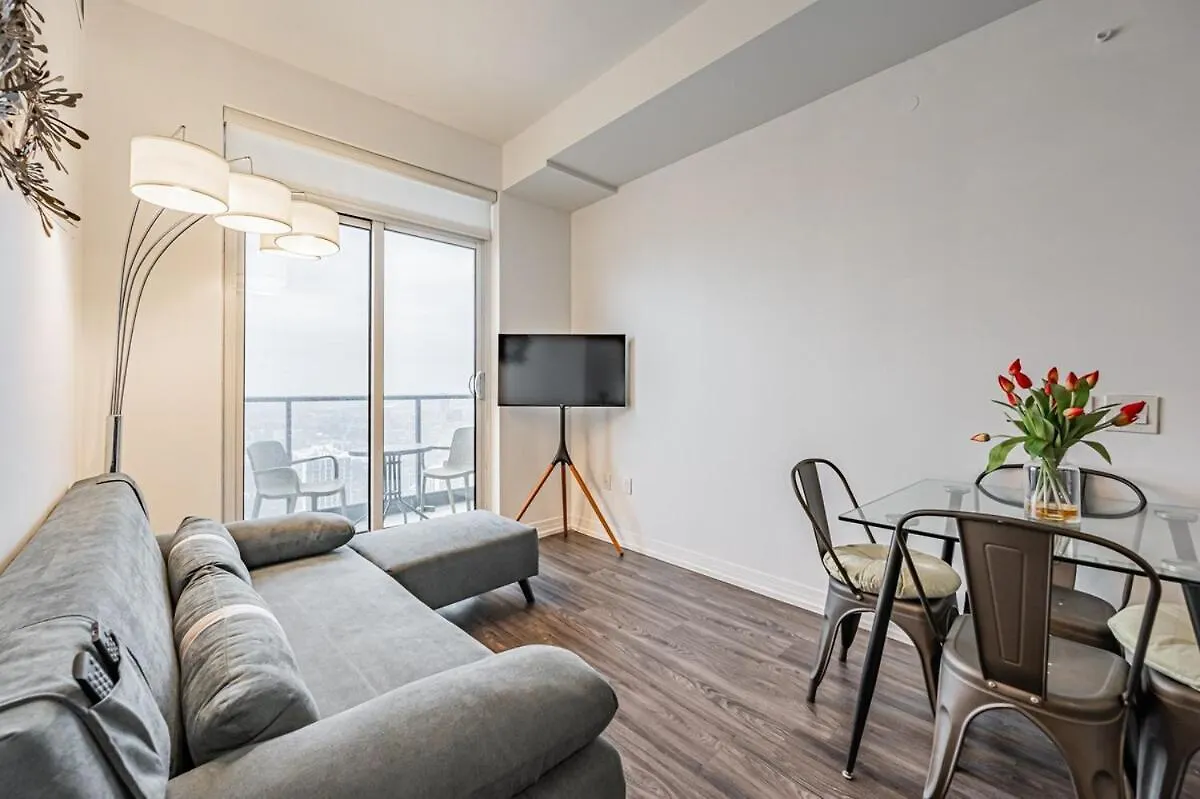 2Br Condo Close To Eaton Center Toronto