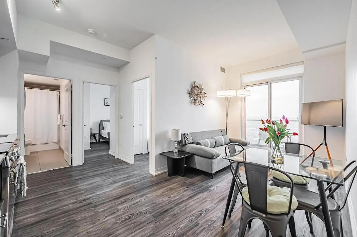 2Br Condo Close To Eaton Center Toronto