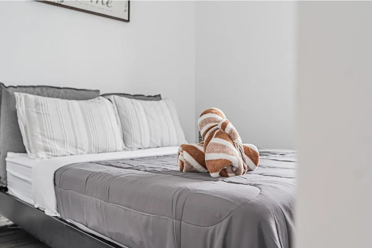 Apartment 2Br Condo Close To Eaton Center Toronto
