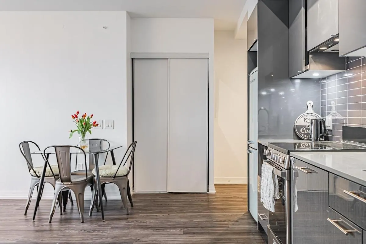 2Br Condo Close To Eaton Center Toronto Apartment