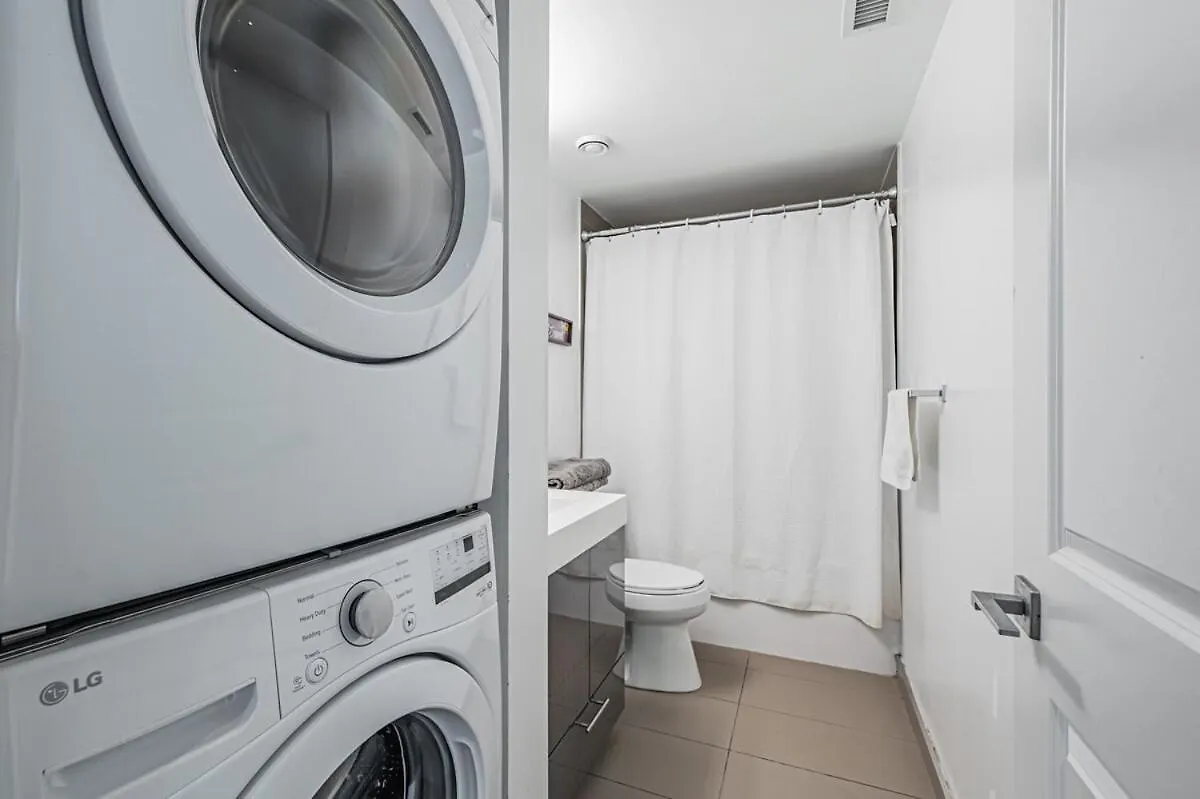 Apartment 2Br Condo Close To Eaton Center Toronto