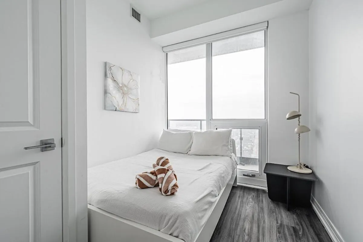 2Br Condo Close To Eaton Center Toronto Apartment
