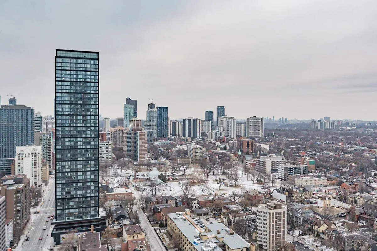2Br Condo Close To Eaton Center Toronto