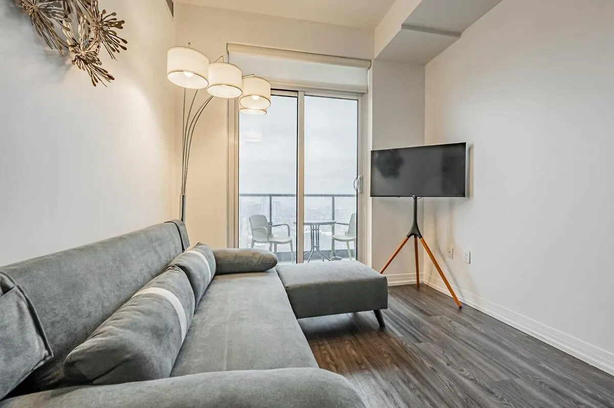 2Br Condo Close To Eaton Center Toronto